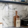 شیشه بین کابینتی طرح سنگ یک انتخاب مدرن برای آشپزخانه های امروزی