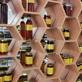 دکوراسیون مغازه عسل فروشی